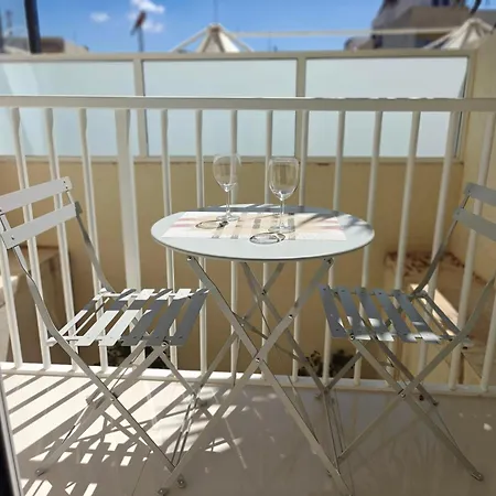 Village Core Located 2bedroom * 슬리에마